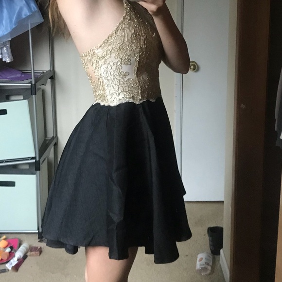 Gold Lace dress - Picture 4 of 4